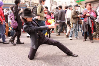 Illustration for article titled Cosplay Overruns the Streets of Osaka